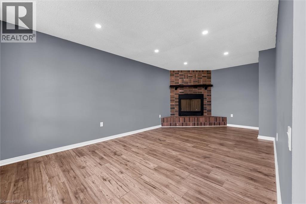 261 LIMERIDGE Road W - Image 5