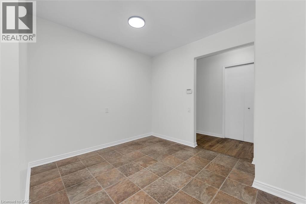 261 LIMERIDGE Road W - 9
