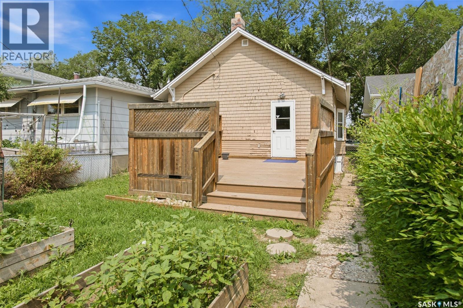3621 dewdney AVENUE - 12