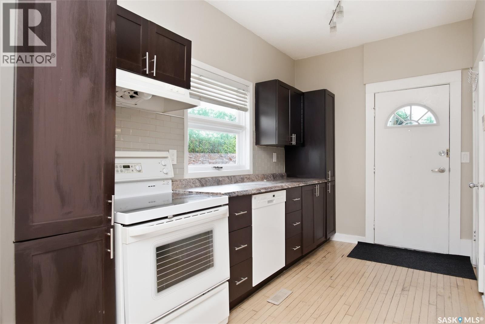 3621 dewdney AVENUE - 6