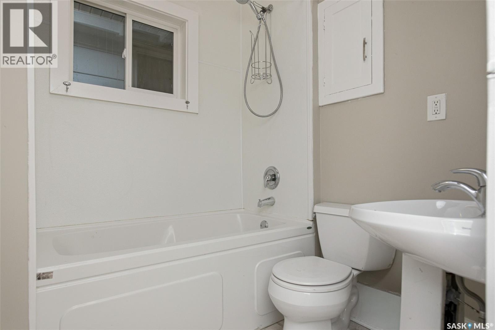 3621 dewdney AVENUE - 8