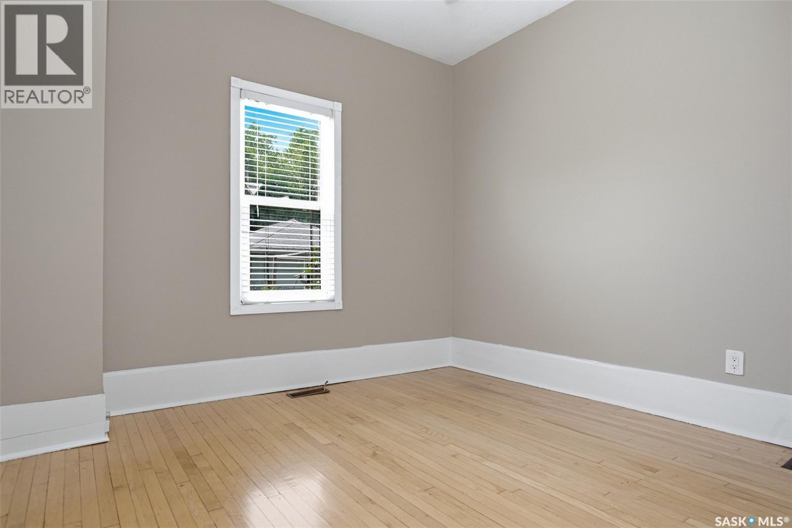 3621 dewdney AVENUE - 9