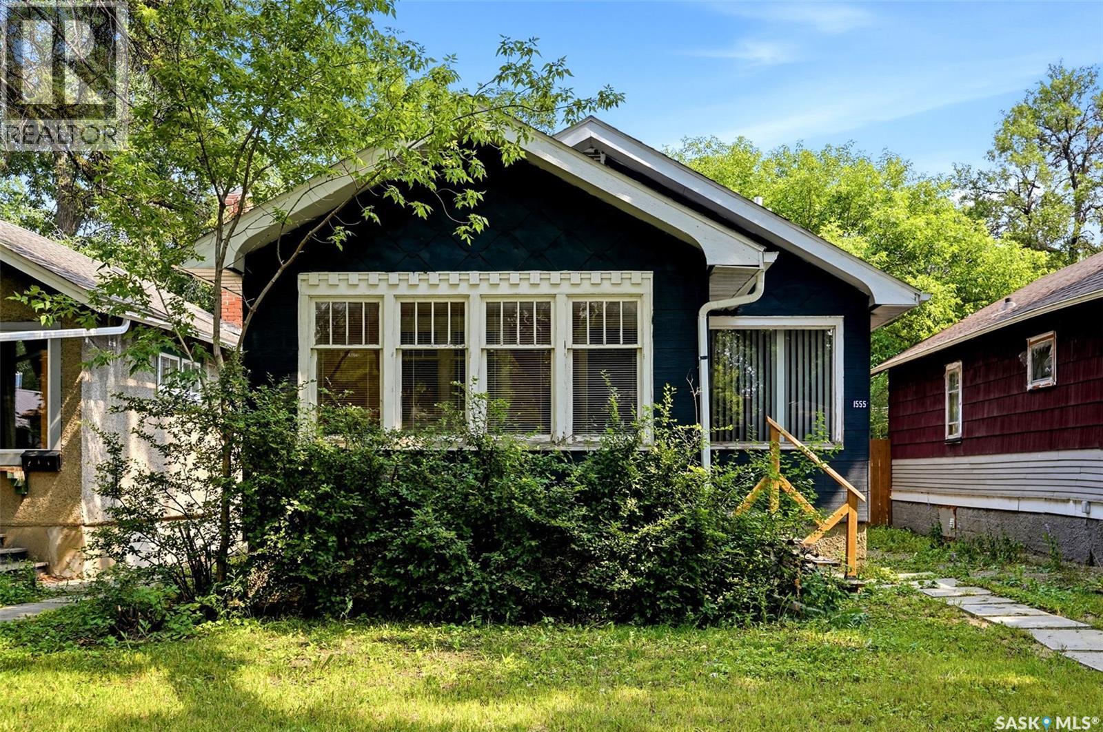 1555 Retallack STREET - 2