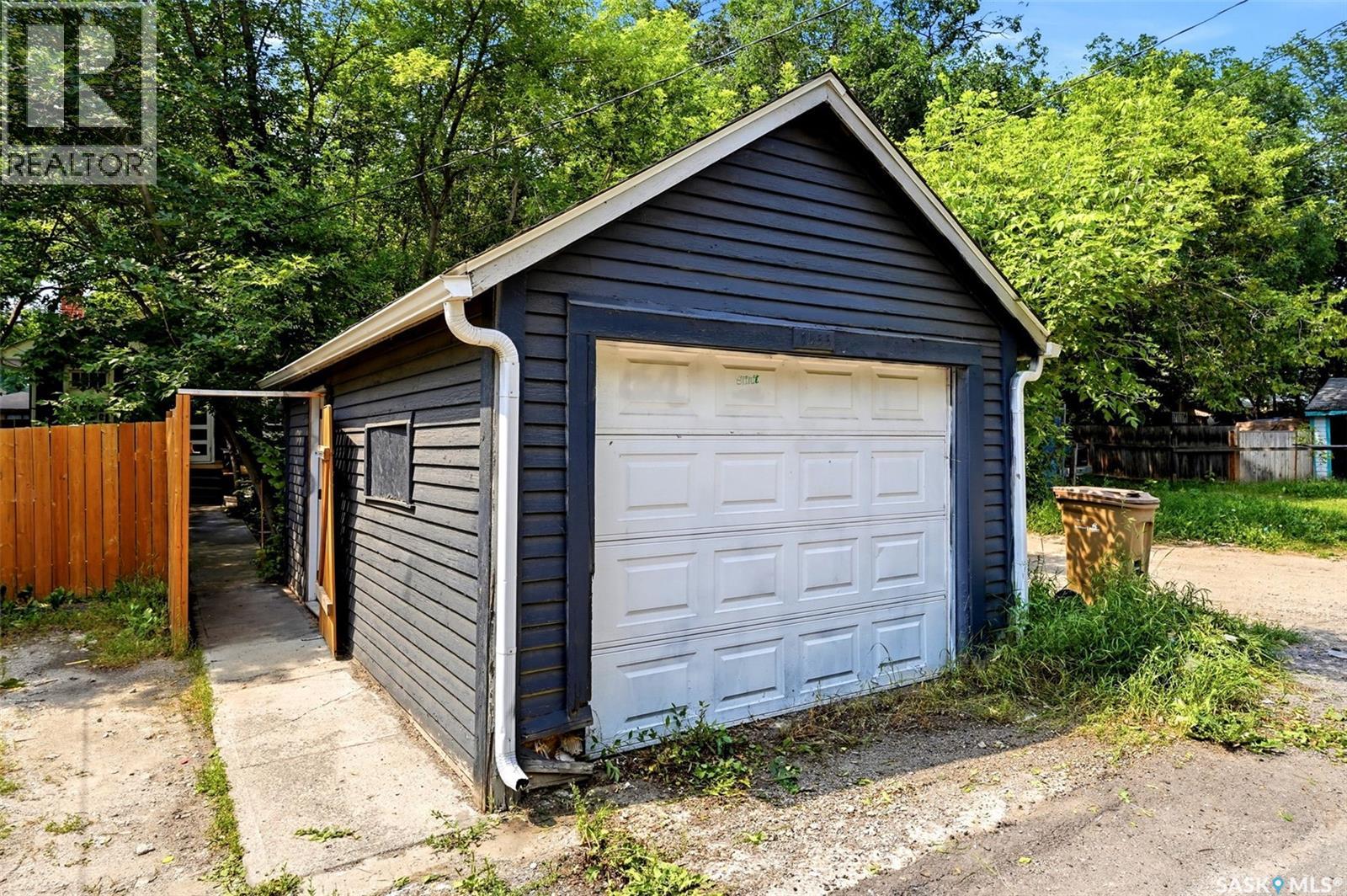 1555 Retallack STREET - 33