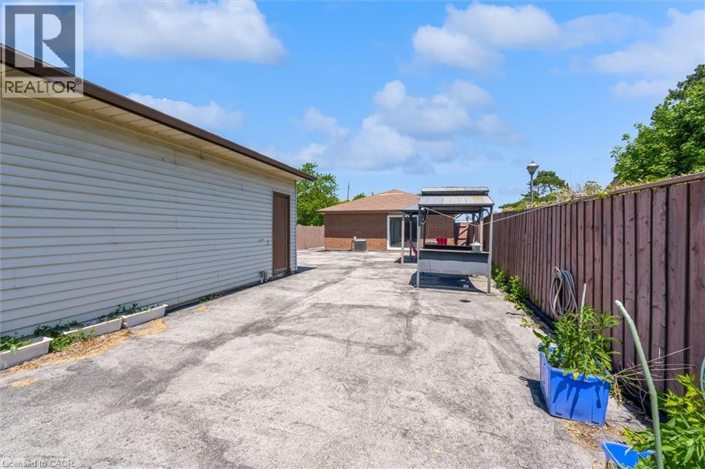 261 LIMERIDGE Road W - Image 33