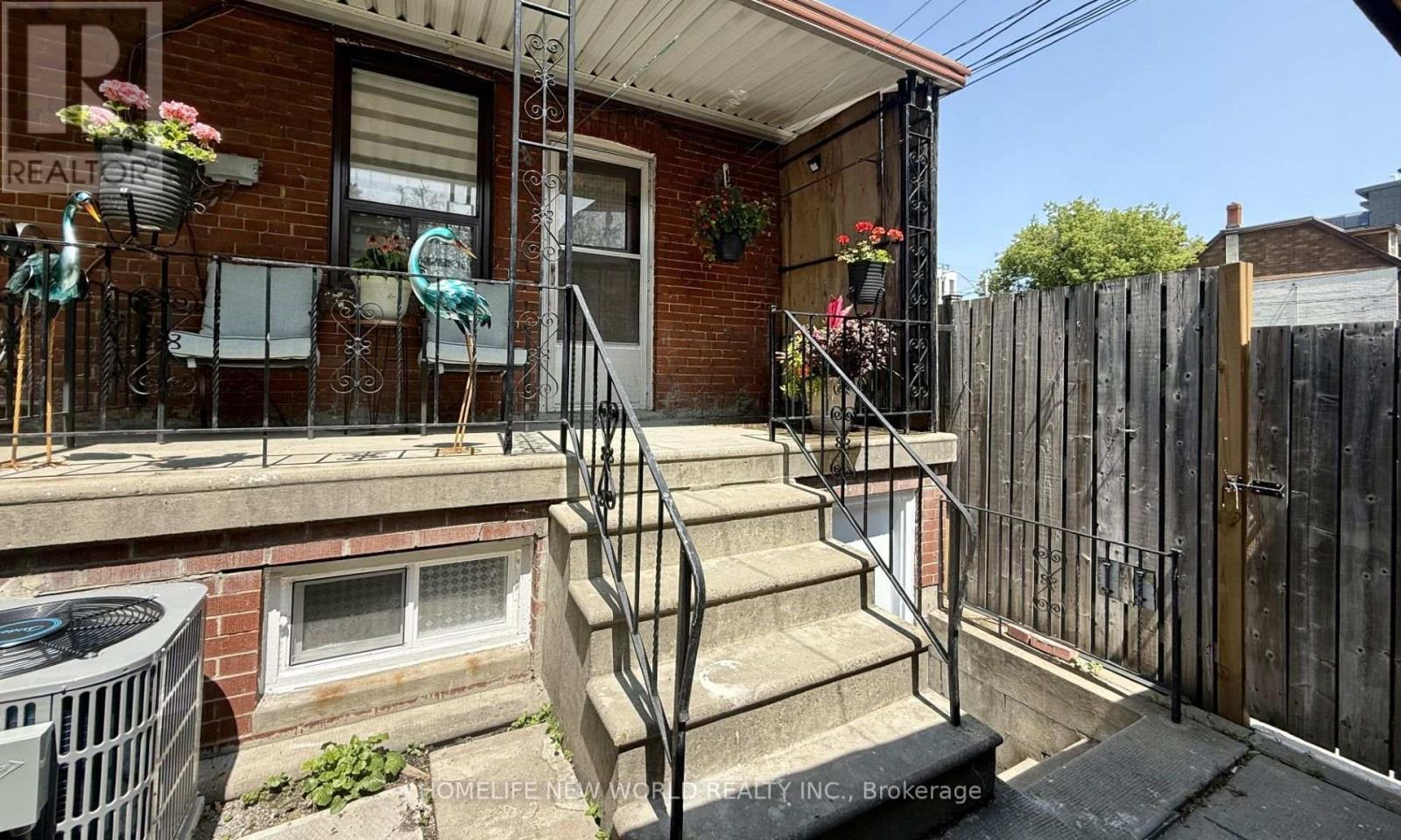 509 DUPONT STREET - Image 28