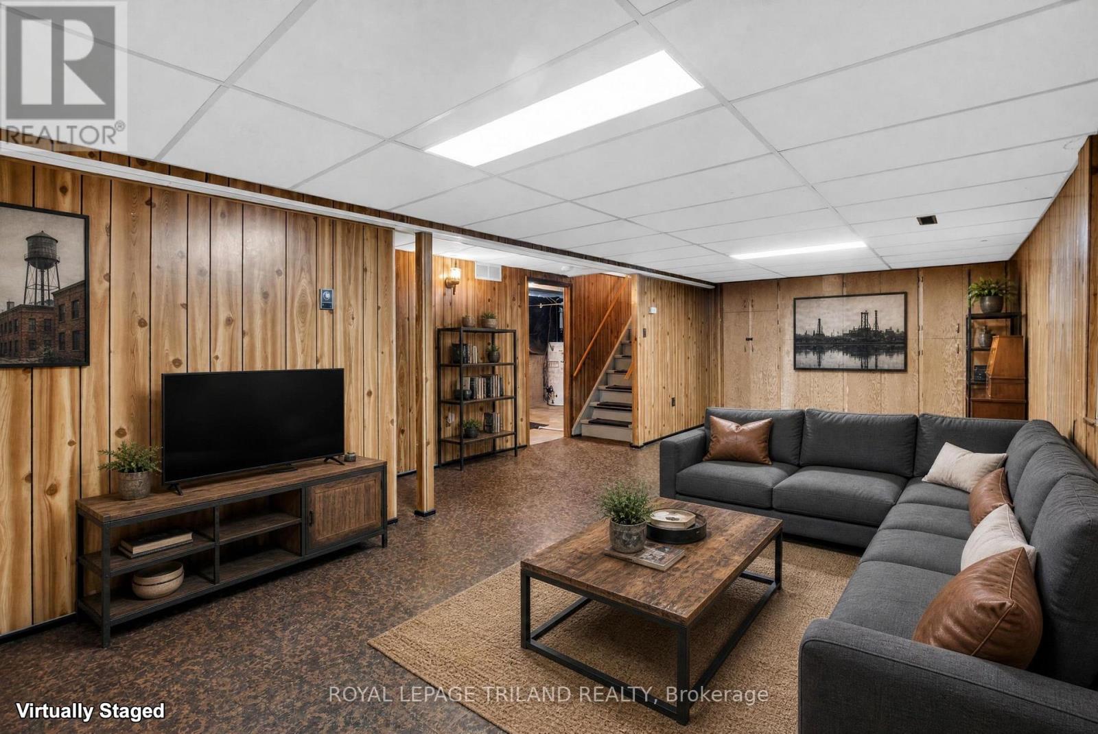 7 THOMPSON AVENUE - 26