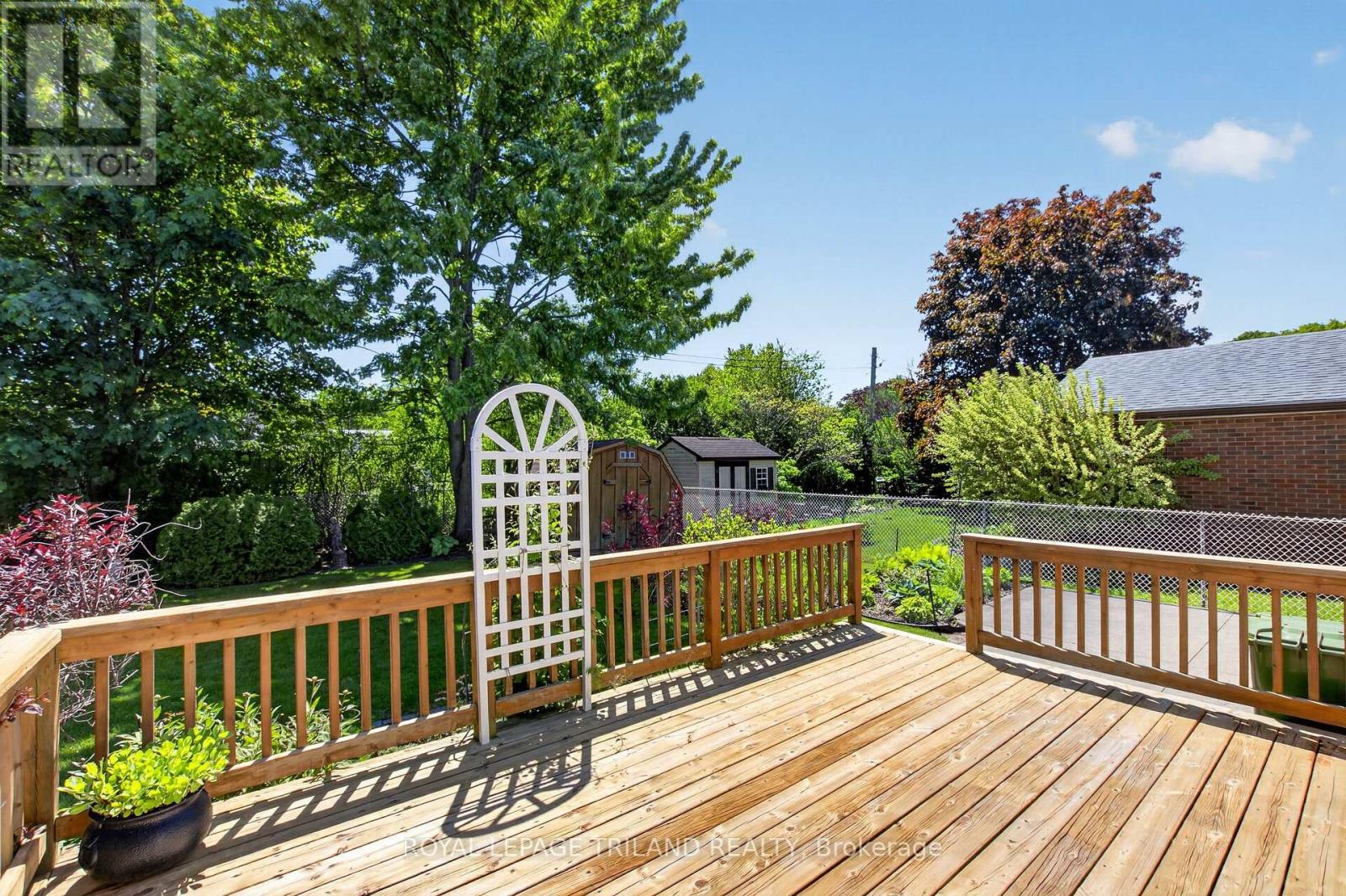 7 THOMPSON AVENUE - 35