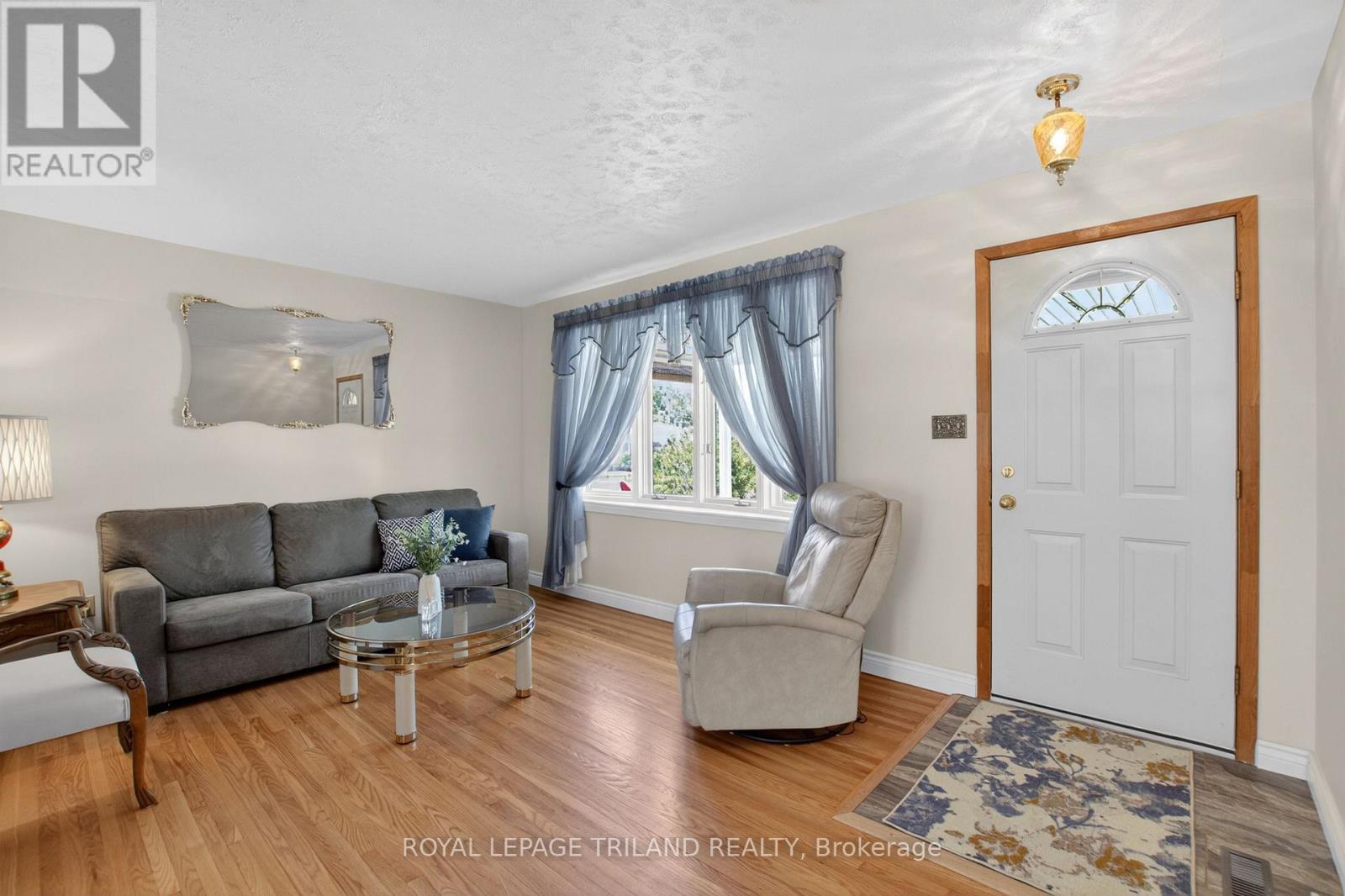 7 THOMPSON AVENUE - 4