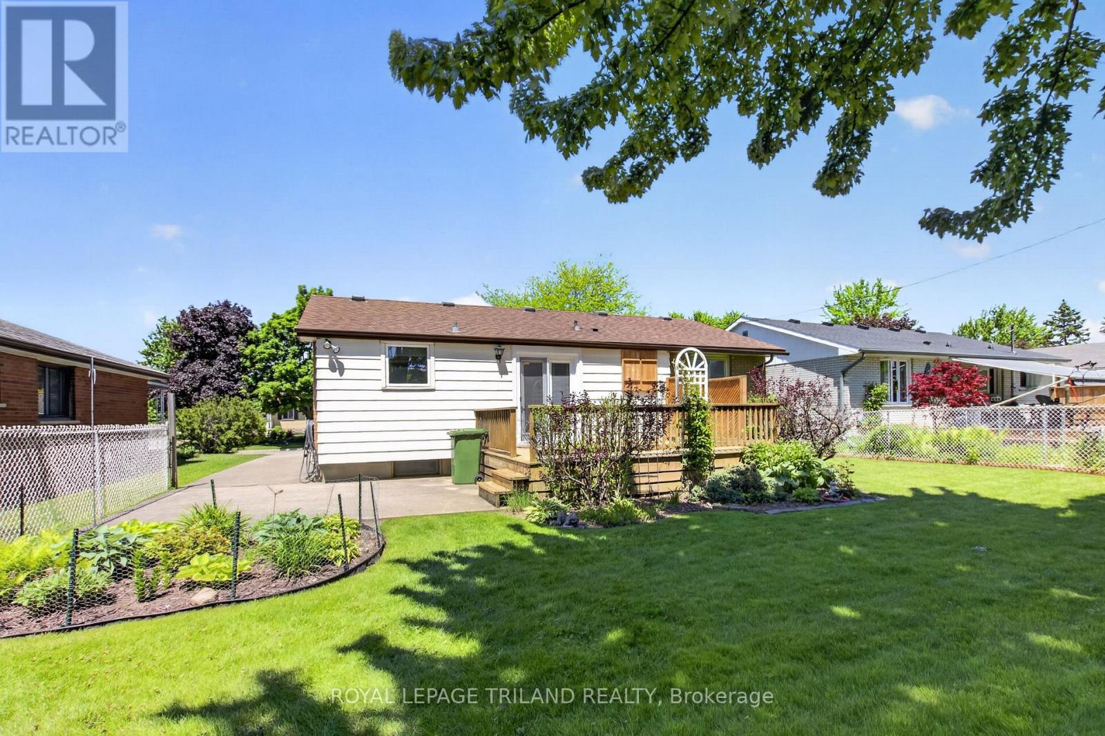 7 THOMPSON AVENUE - 44
