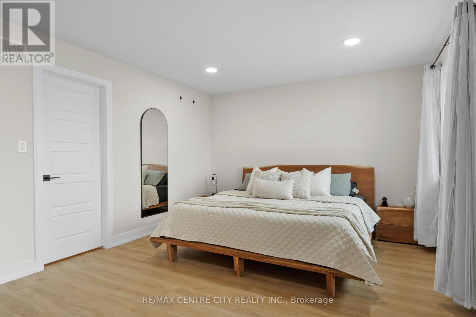 76 STYLES DRIVE - Image 18
