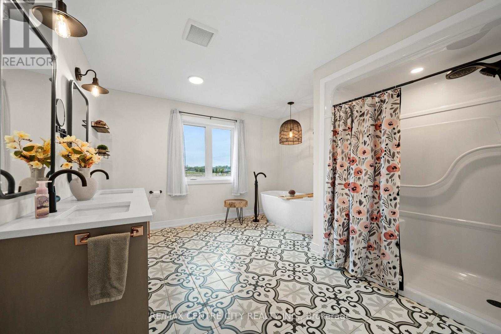 76 STYLES DRIVE - Image 19