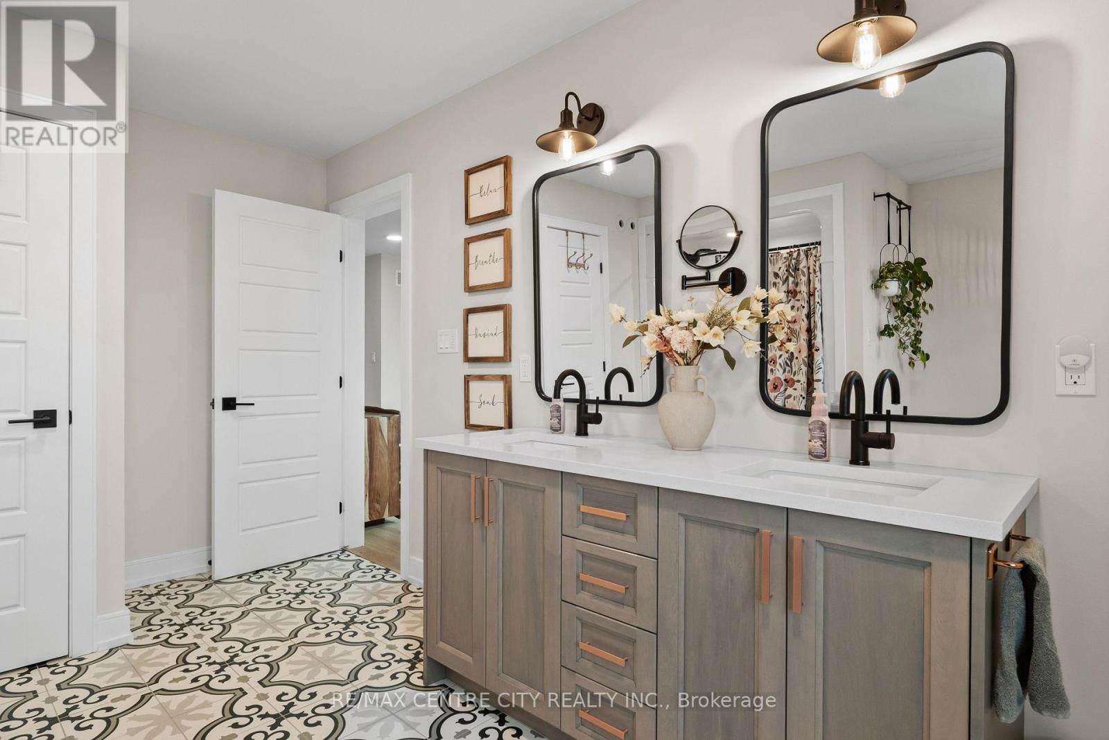 76 STYLES DRIVE - Image 20