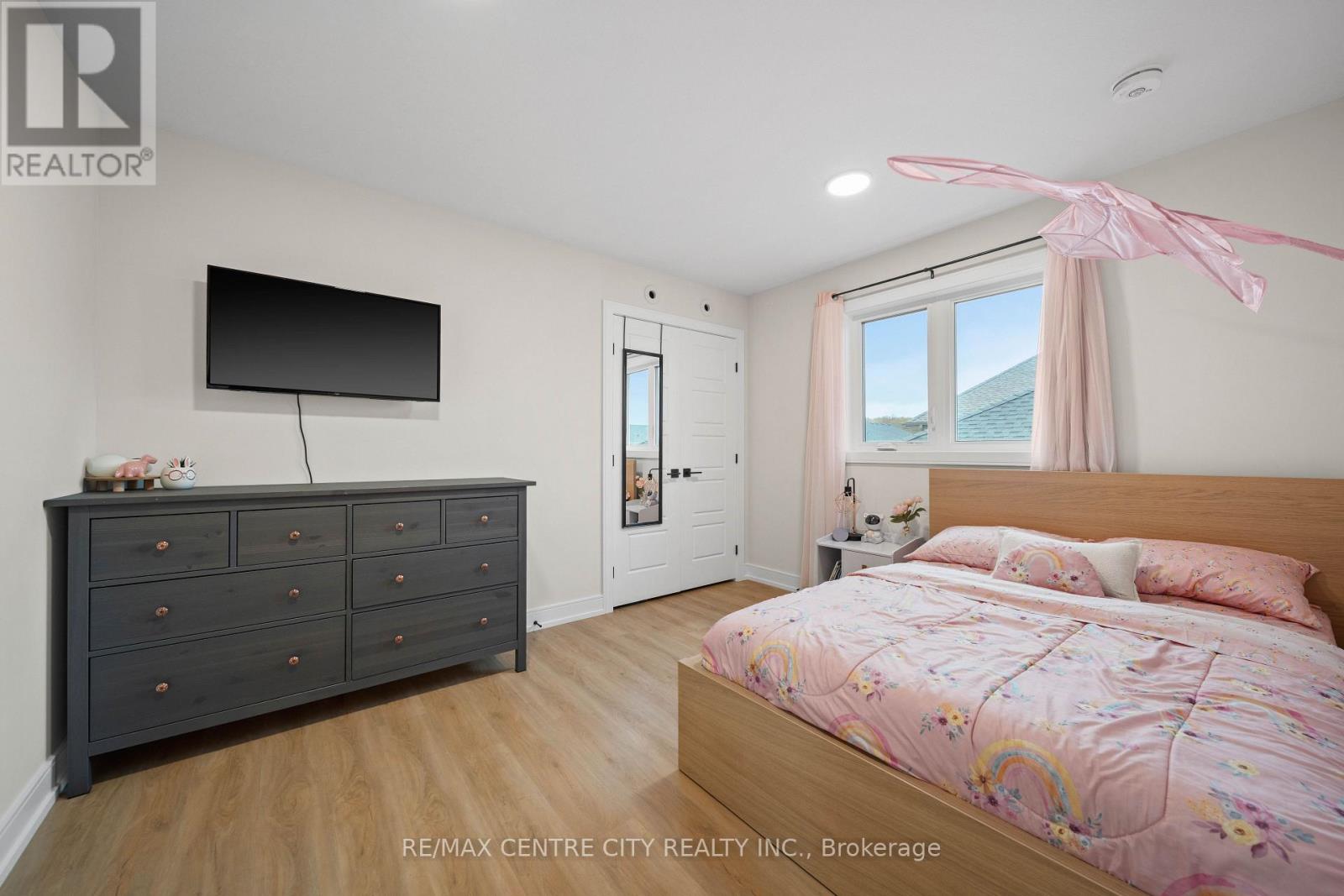76 STYLES DRIVE - Image 22