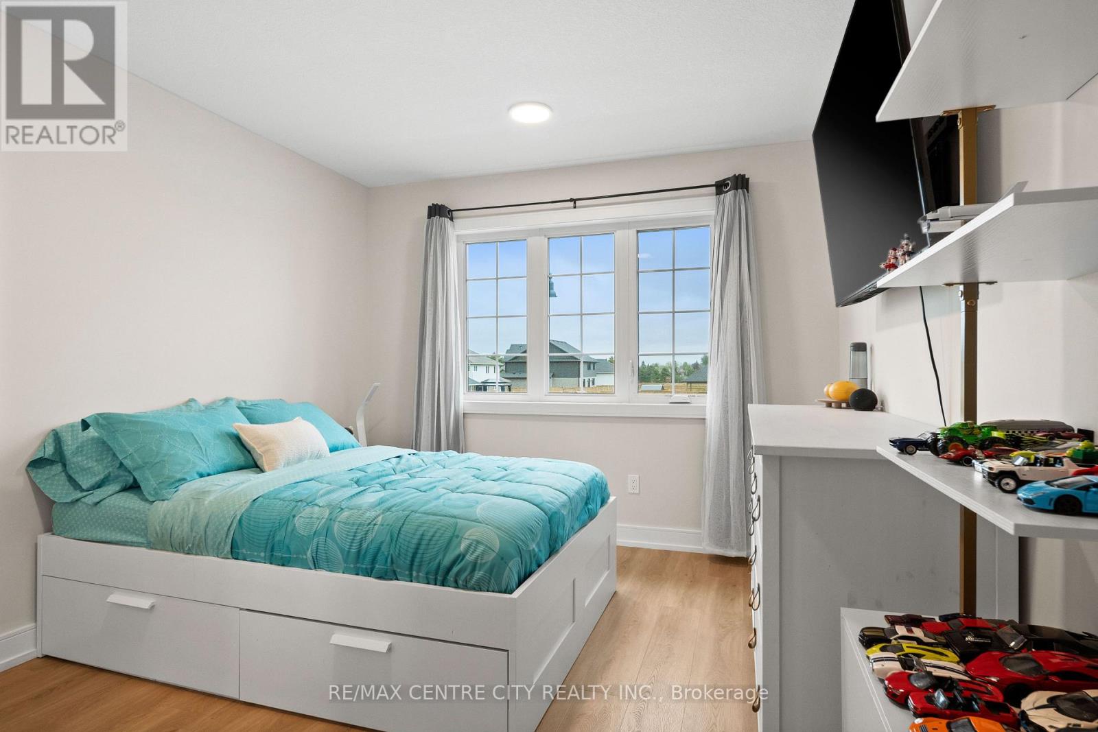 76 STYLES DRIVE - Image 23
