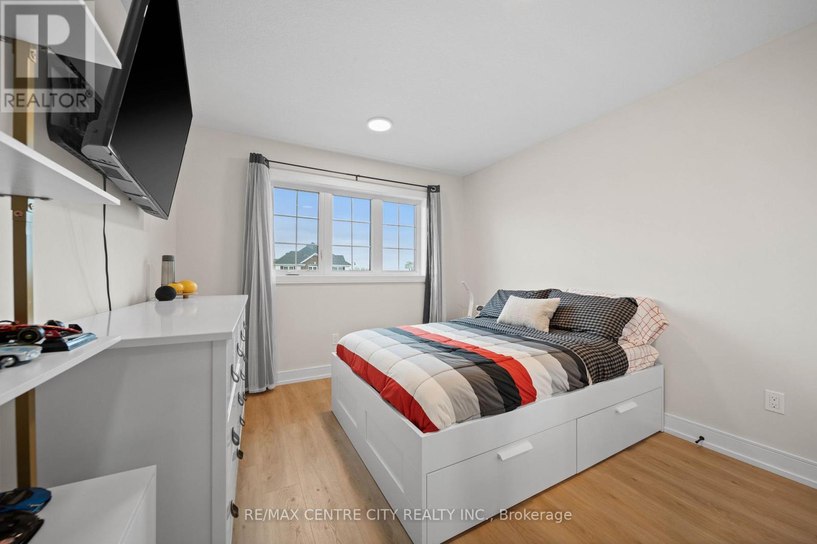 76 STYLES DRIVE - Image 24