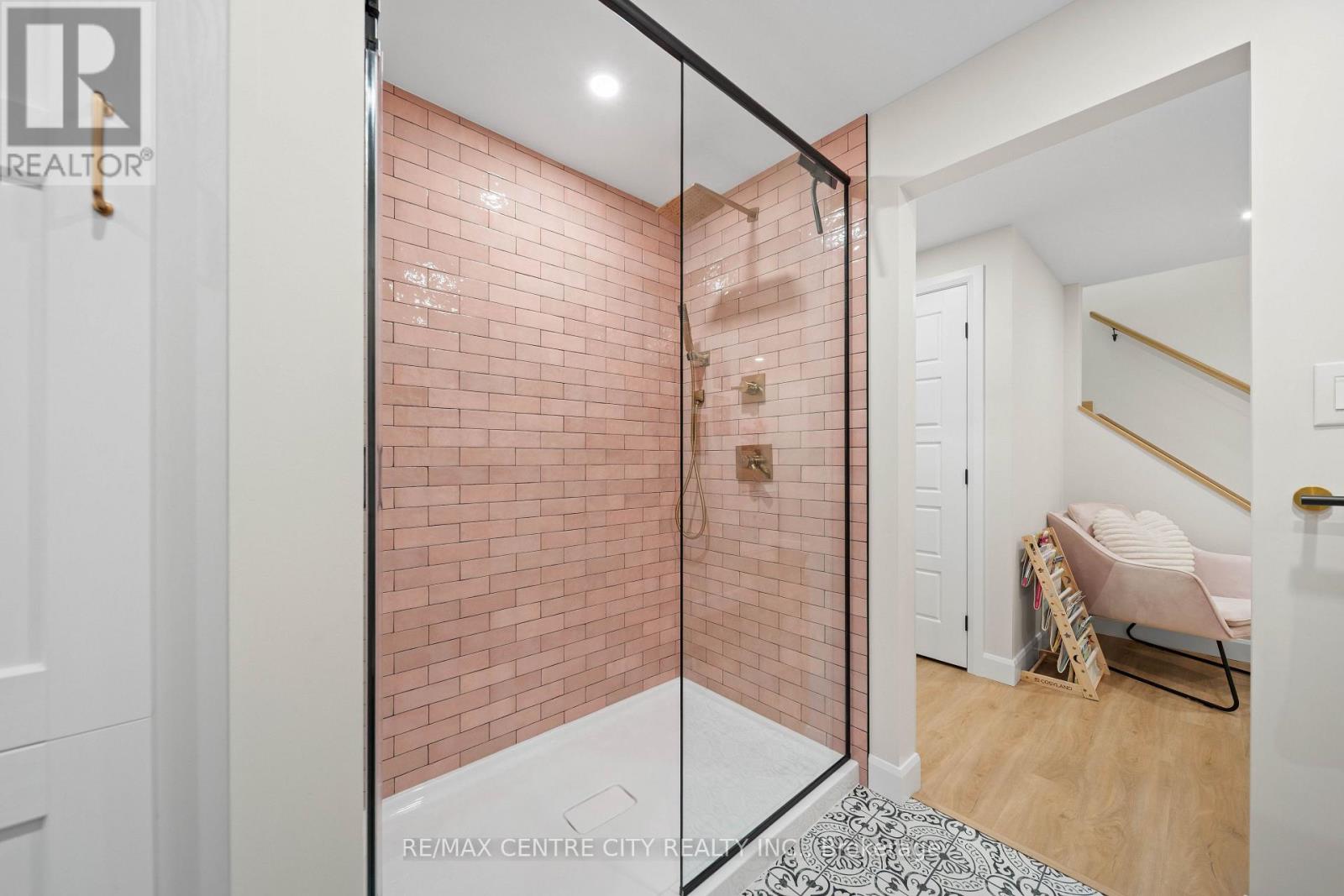 76 STYLES DRIVE - Image 29