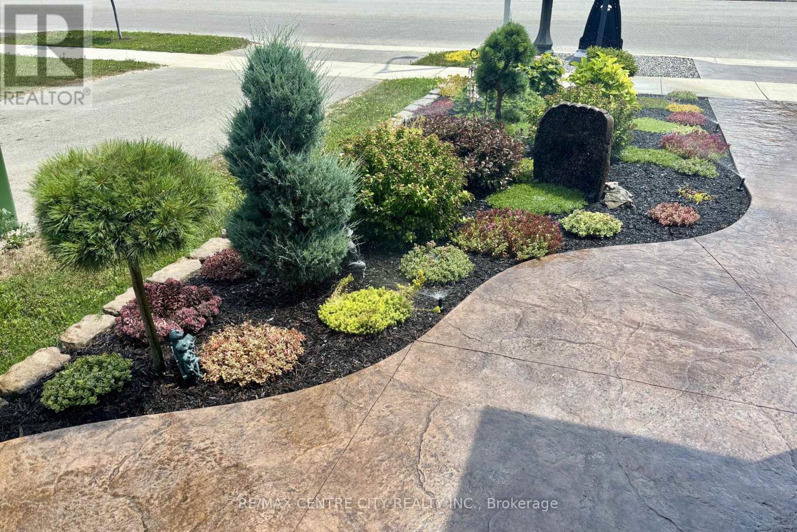 76 STYLES DRIVE - Image 3
