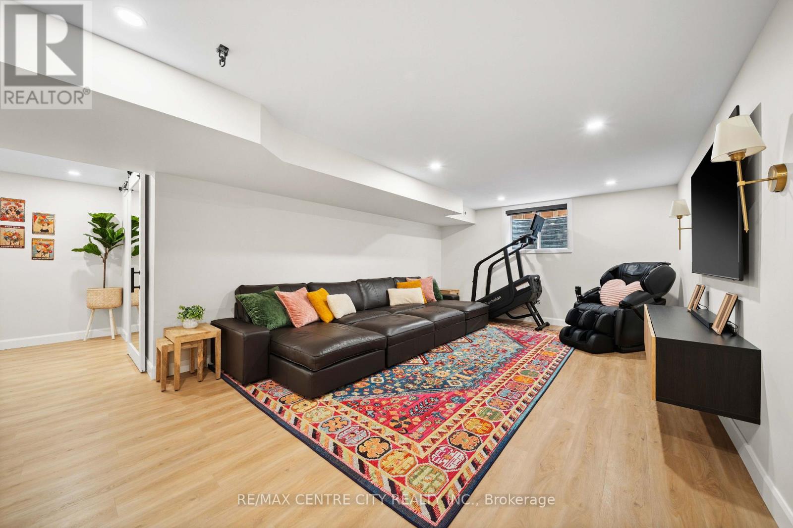 76 STYLES DRIVE - Image 31