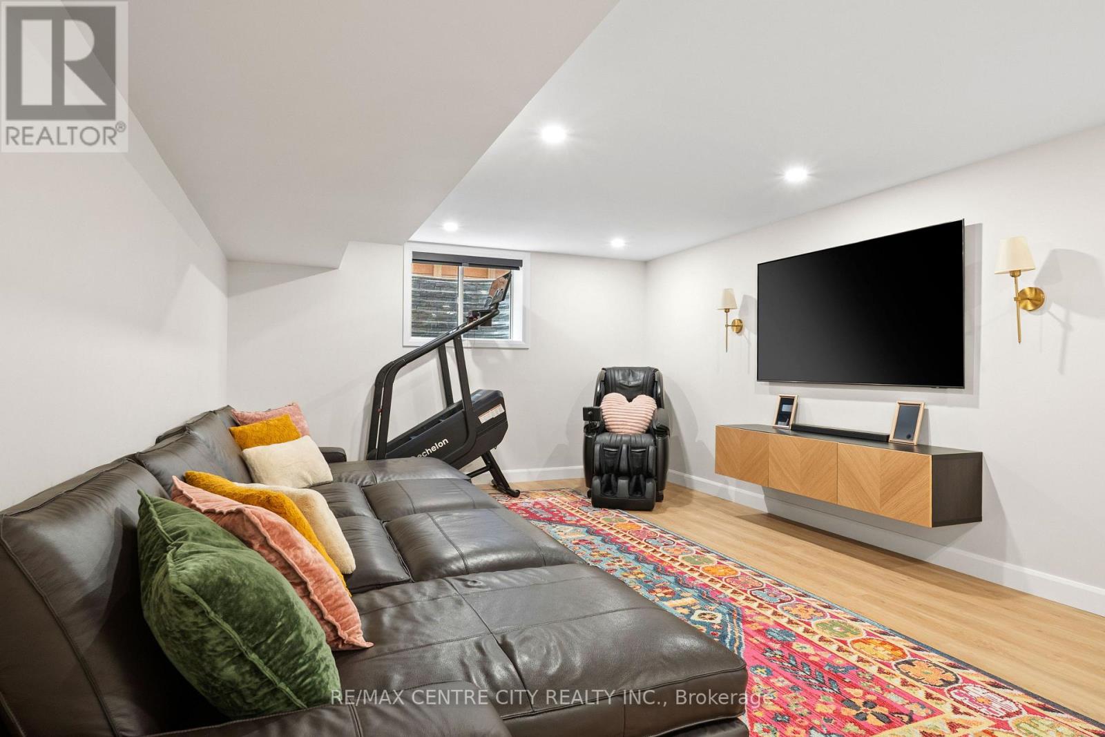 76 STYLES DRIVE - Image 32