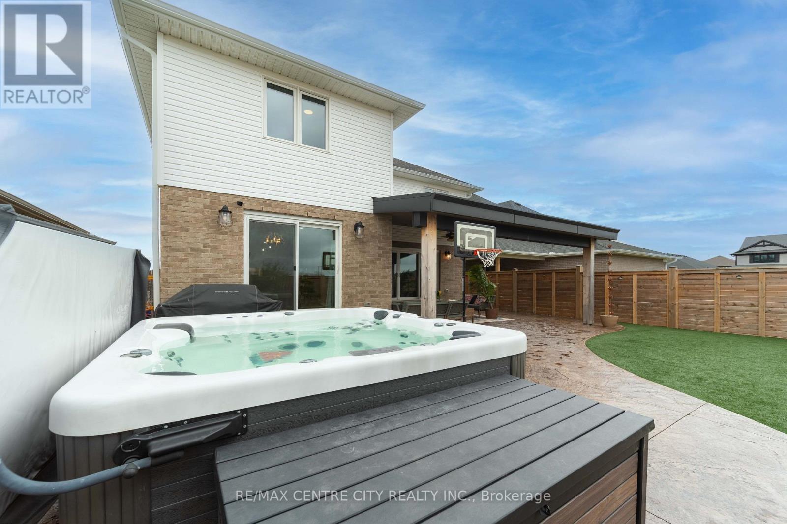 76 STYLES DRIVE - Image 36
