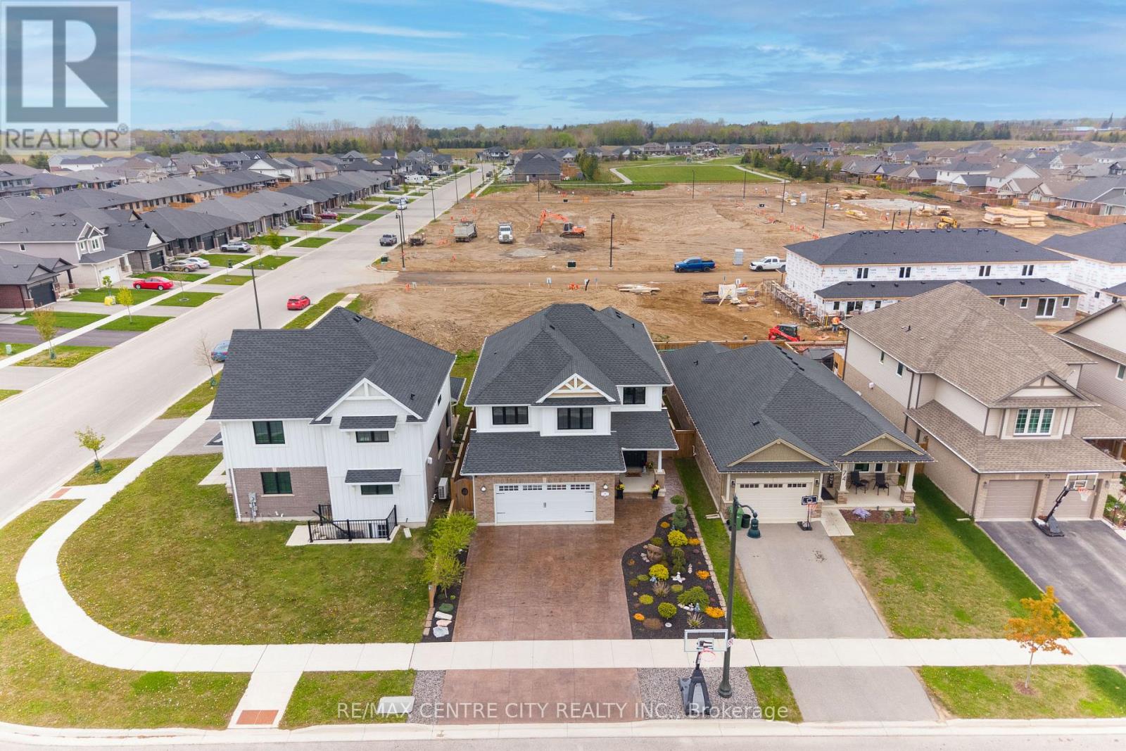 76 STYLES DRIVE - Image 42