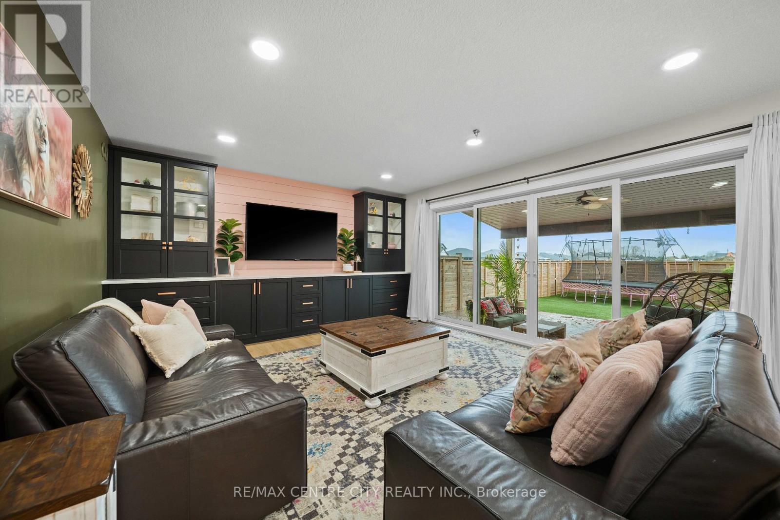 76 STYLES DRIVE - Image 5