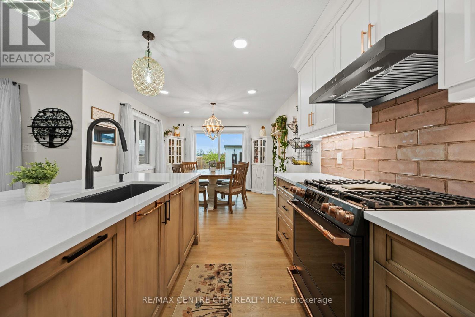 76 STYLES DRIVE - Image 9