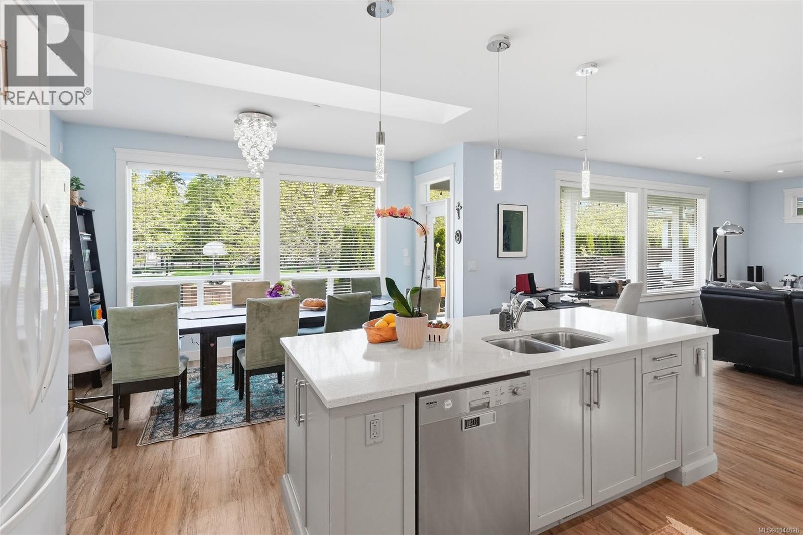 795 Parkside Cres - 16