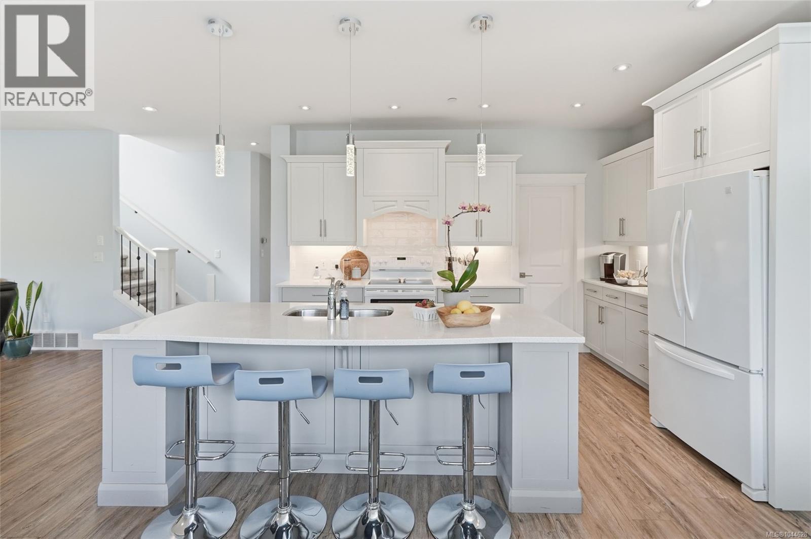 795 Parkside Cres - 2