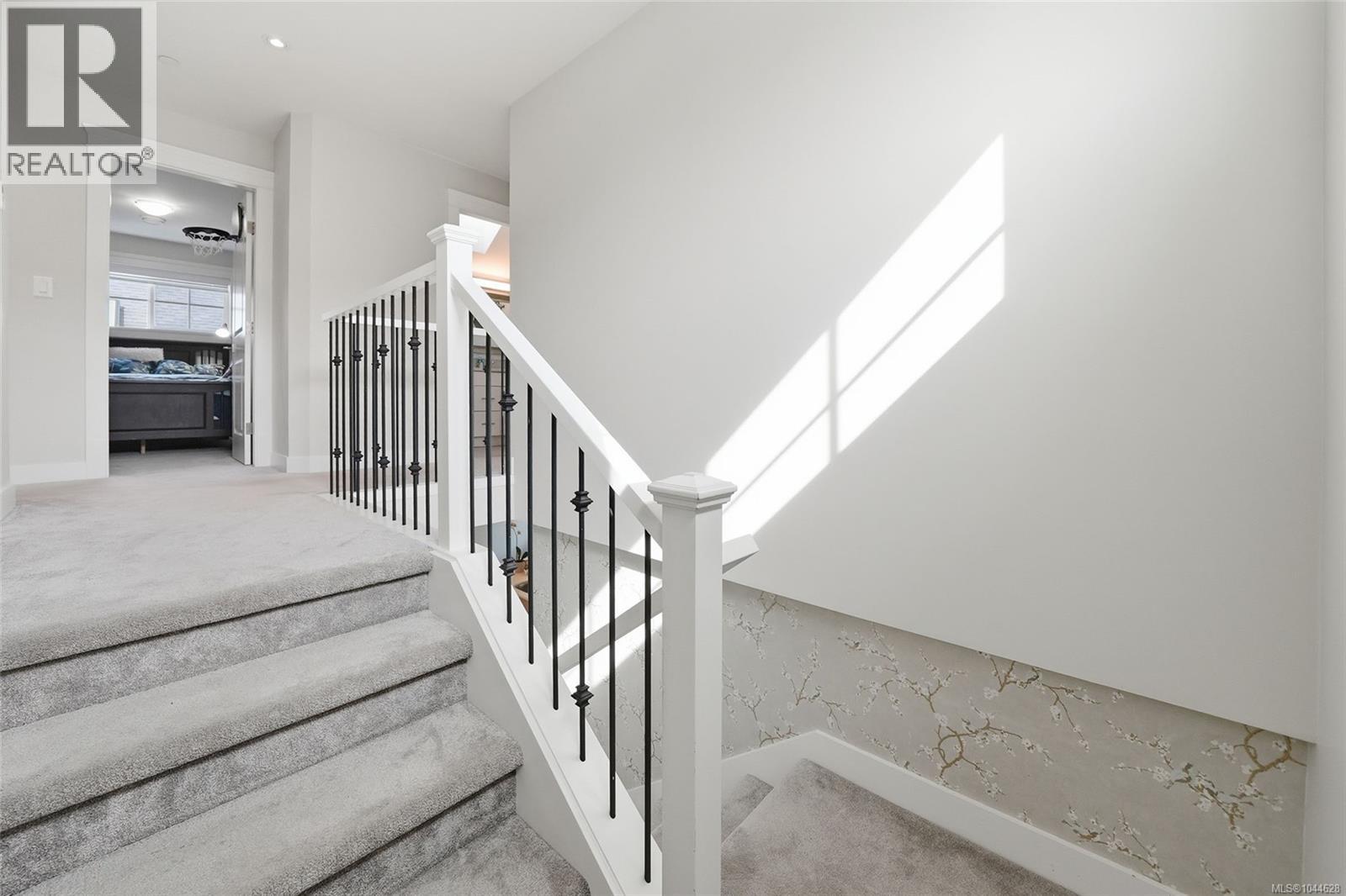 795 Parkside Cres - 32