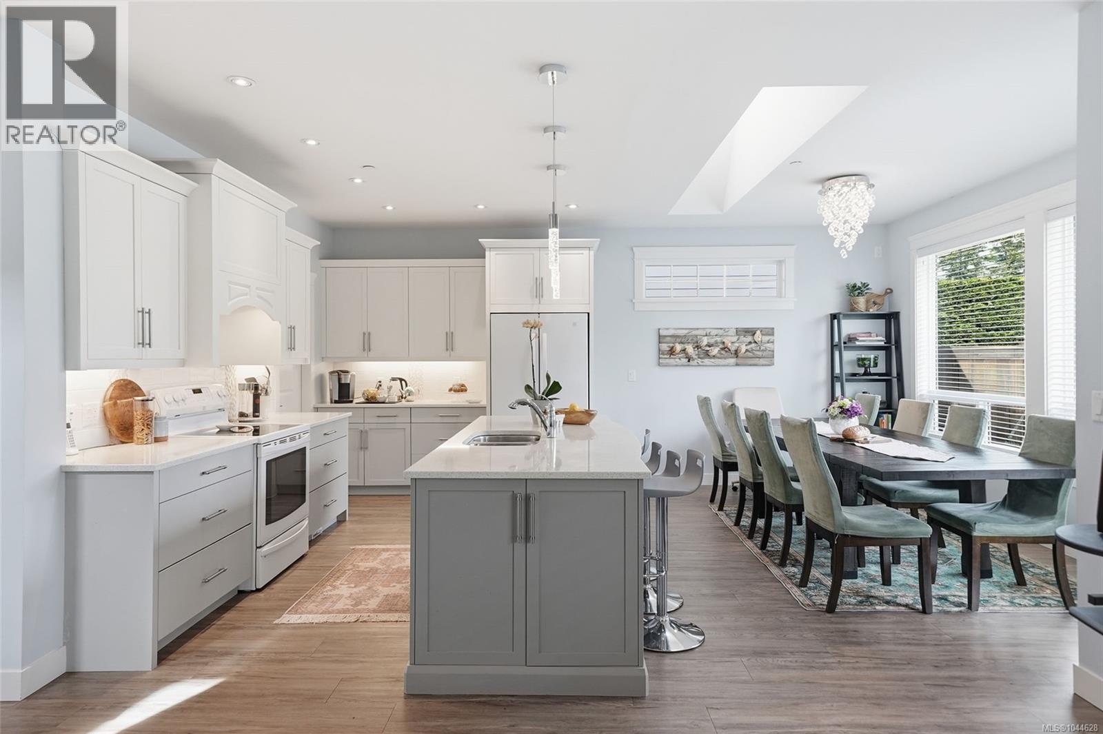 795 Parkside Cres - 5