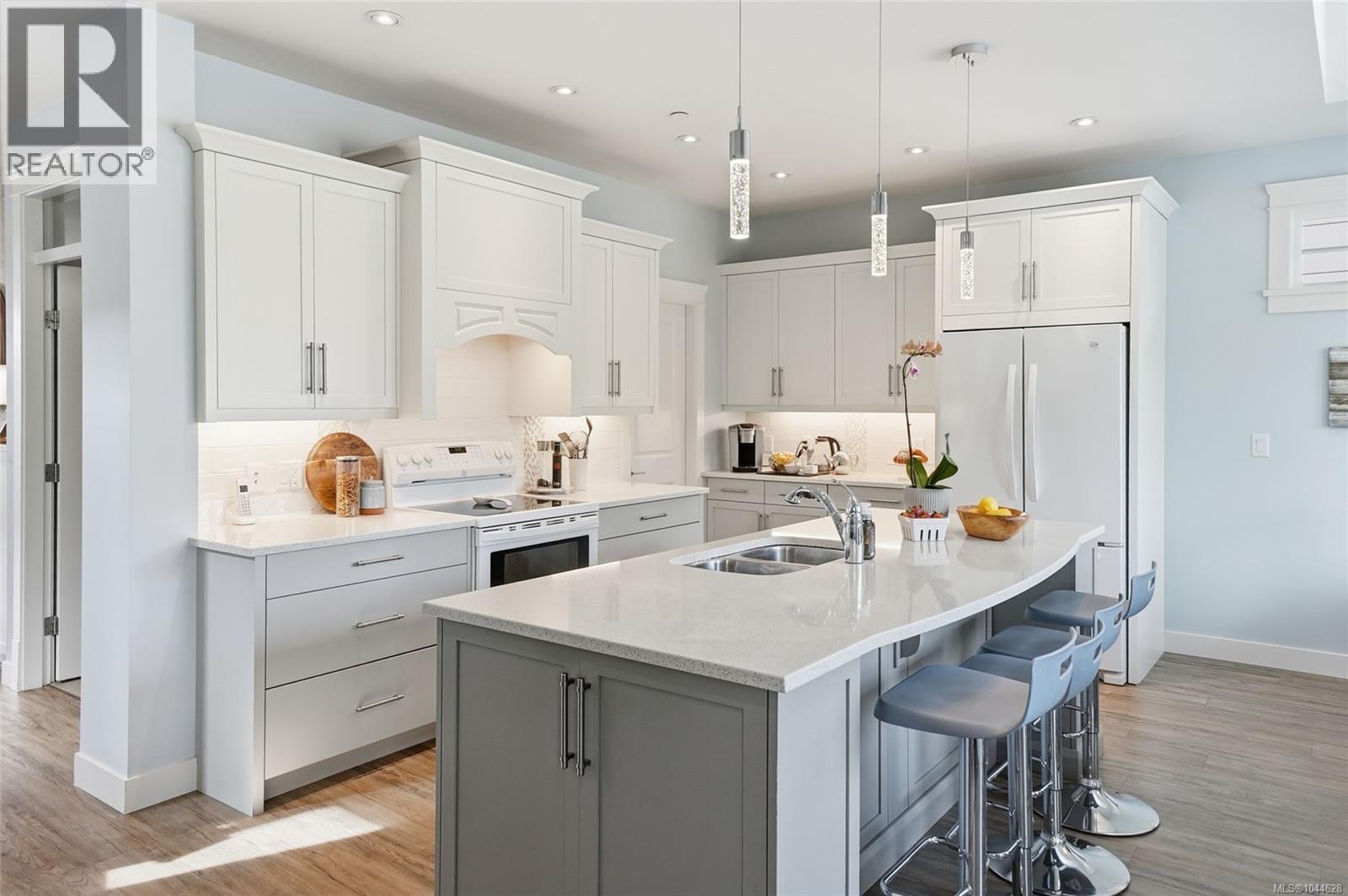 795 Parkside Cres - 7