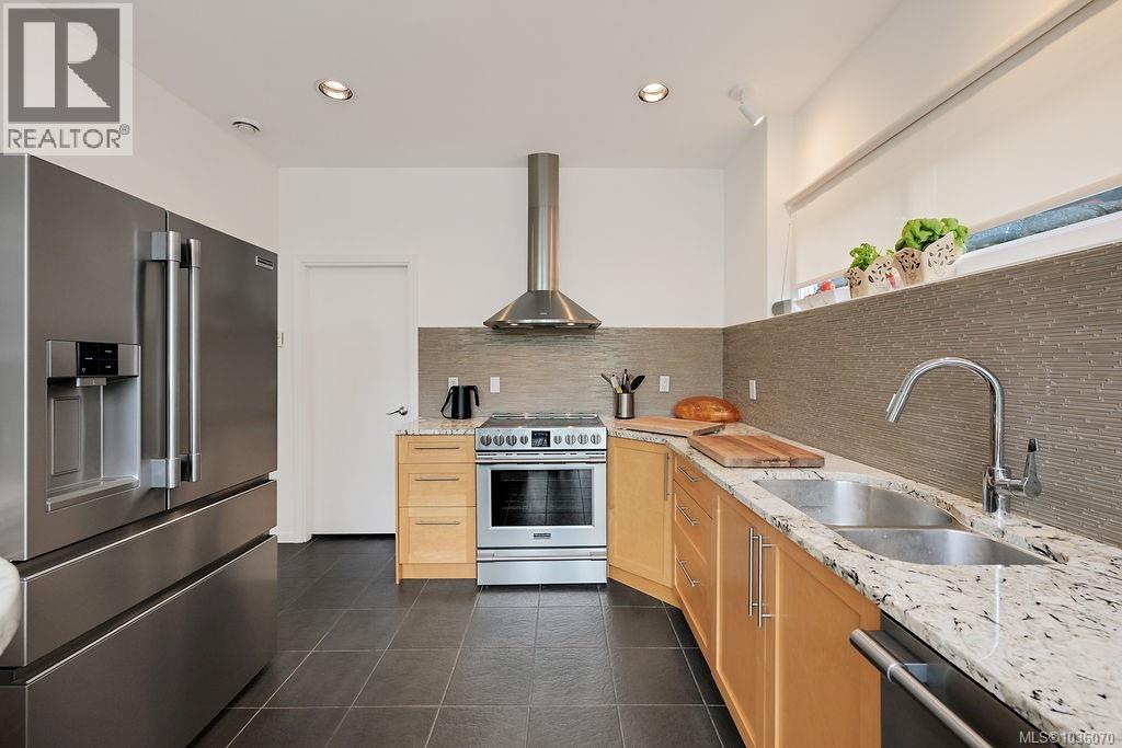 317 Bessborough Close - 13