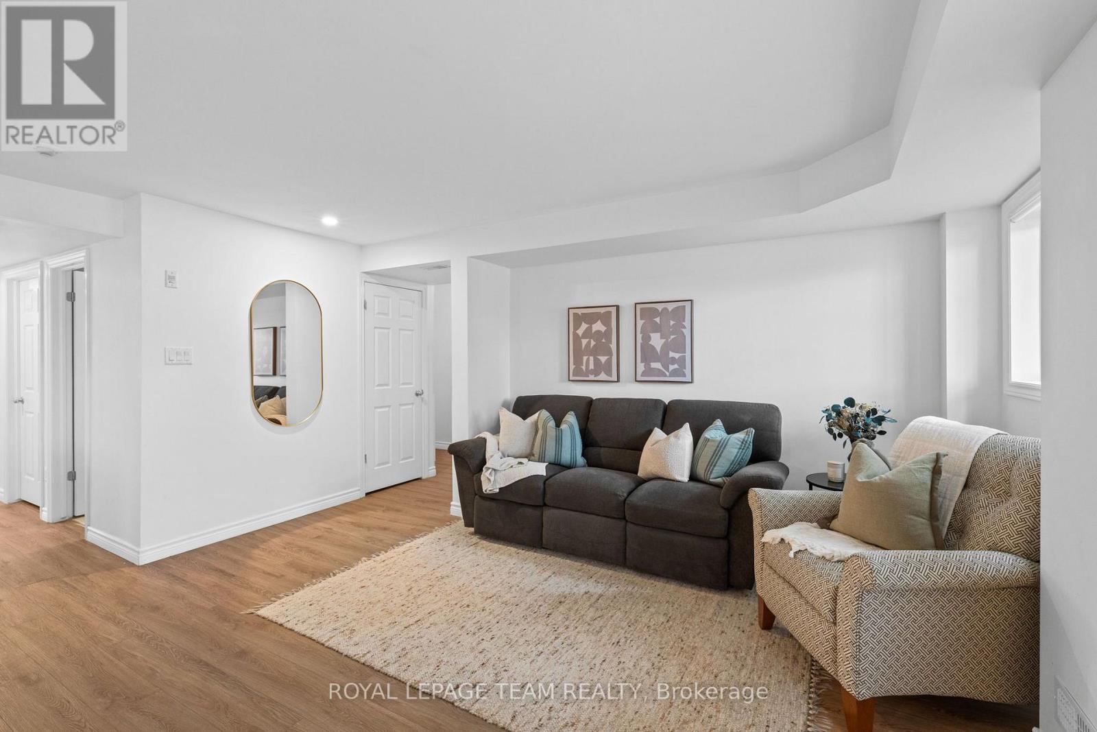 #2 313 CRESTHAVEN DRIVE - 16