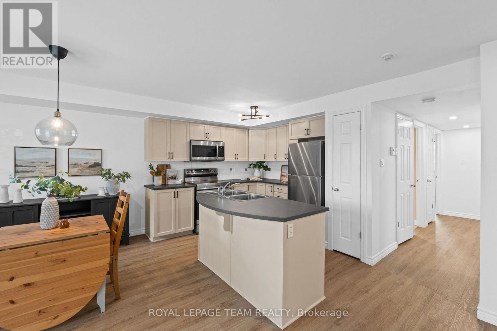 #2 313 CRESTHAVEN DRIVE - 19