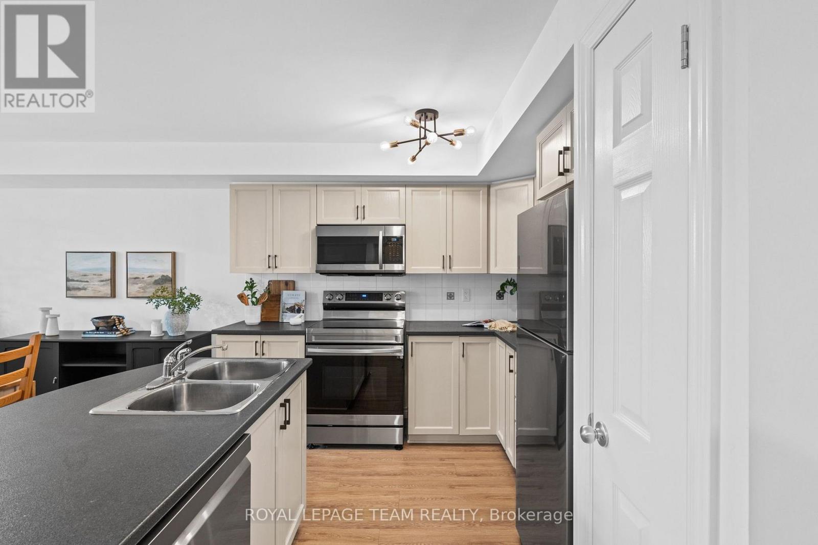 #2 313 CRESTHAVEN DRIVE - 20