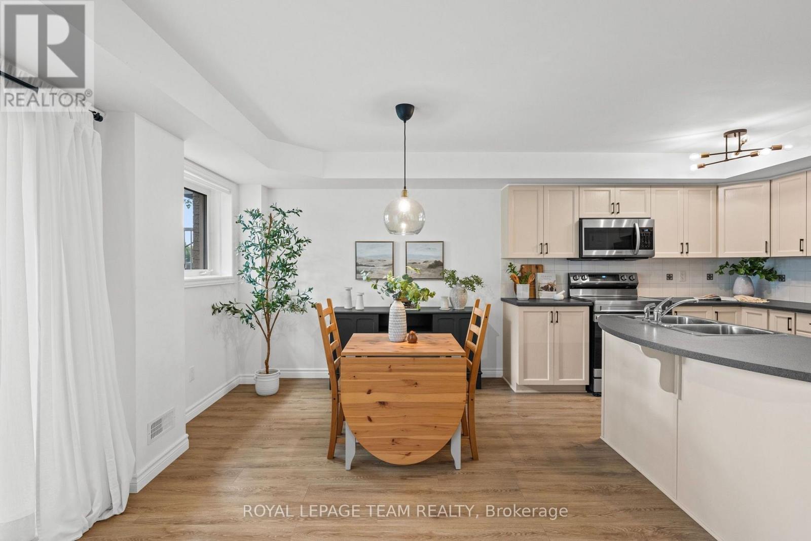 #2 313 CRESTHAVEN DRIVE - 24