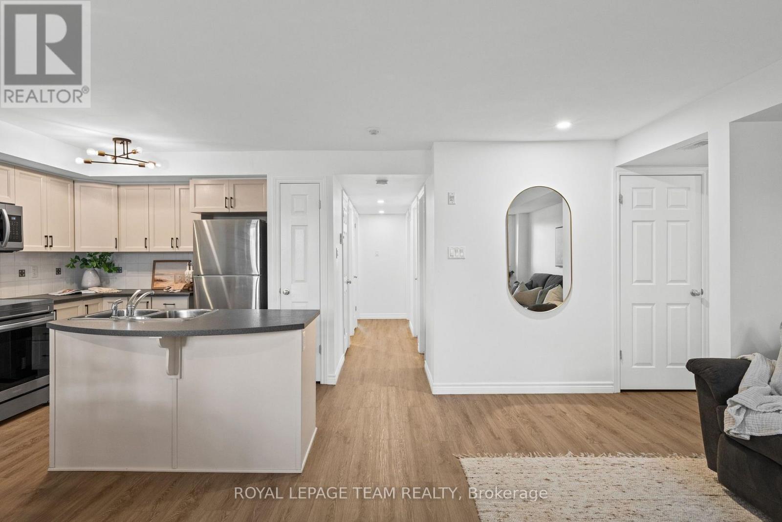 #2 313 CRESTHAVEN DRIVE - 25