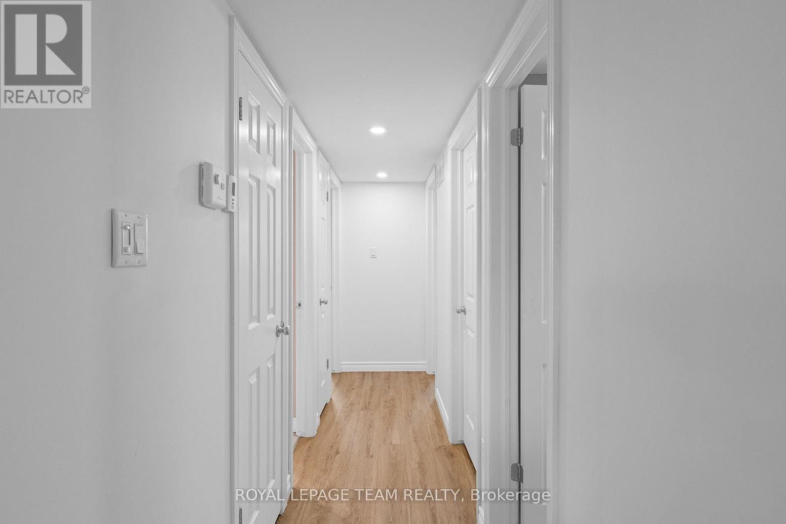 #2 313 CRESTHAVEN DRIVE - 26