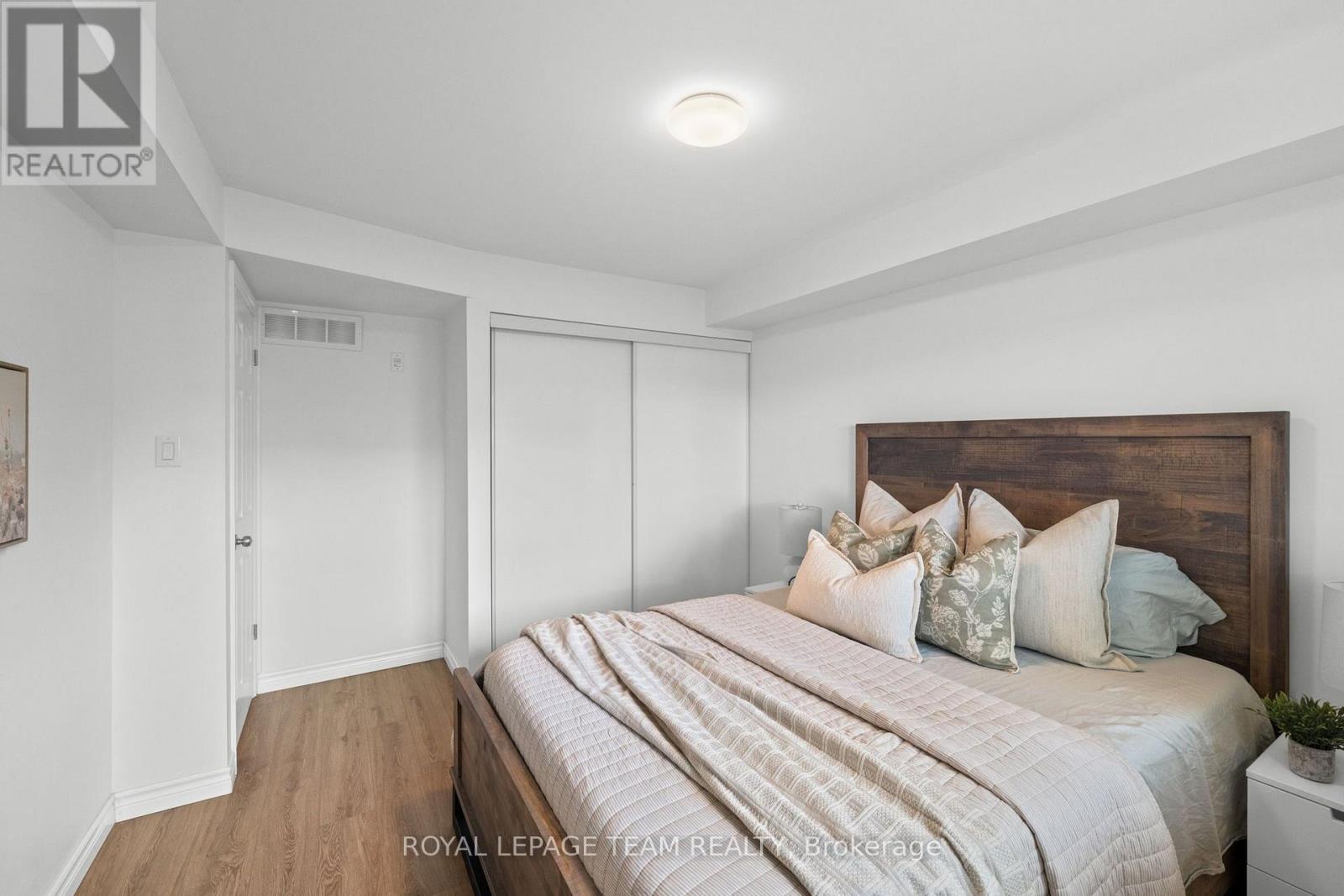 #2 313 CRESTHAVEN DRIVE - 30