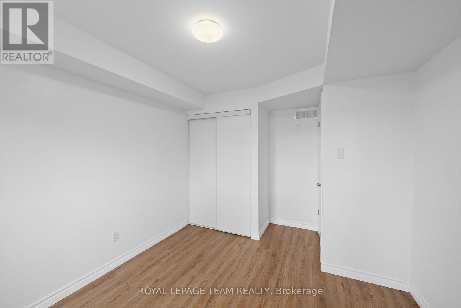 #2 313 CRESTHAVEN DRIVE - 32