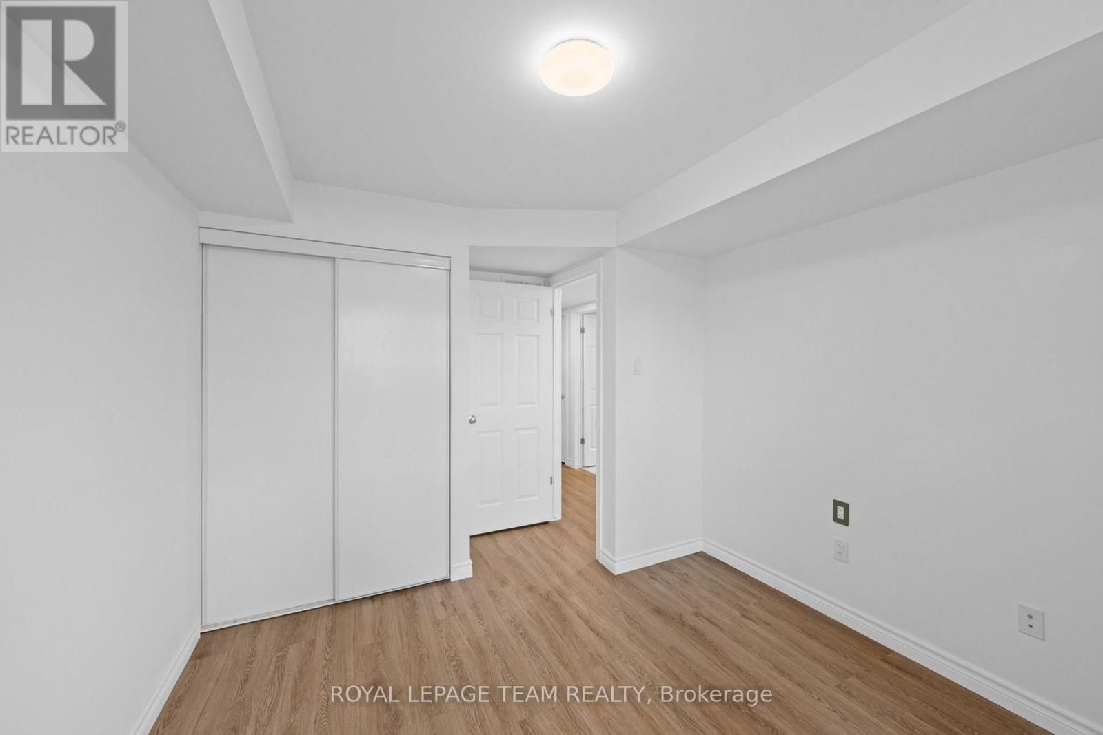 #2 313 CRESTHAVEN DRIVE - 33