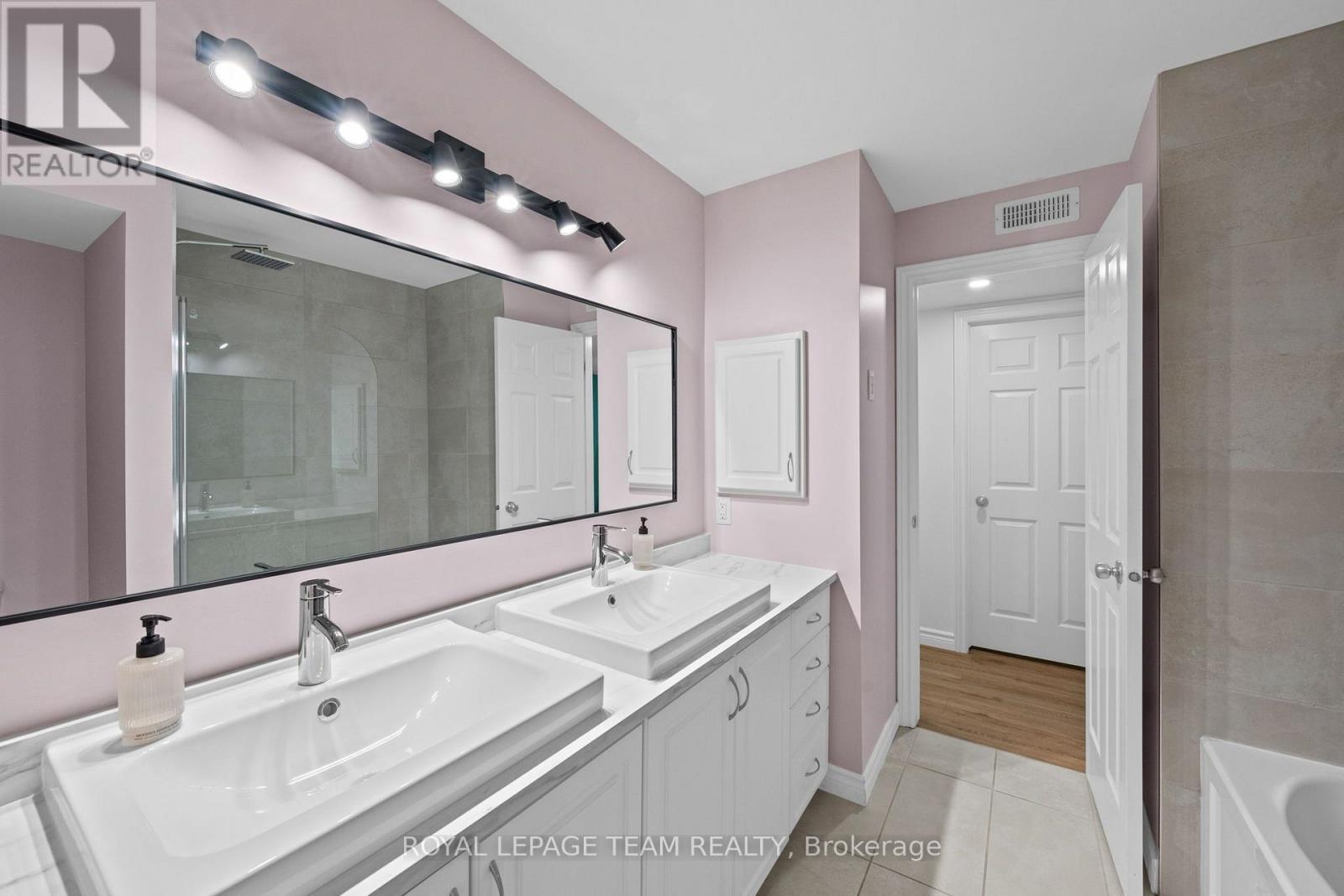 #2 313 CRESTHAVEN DRIVE - 36