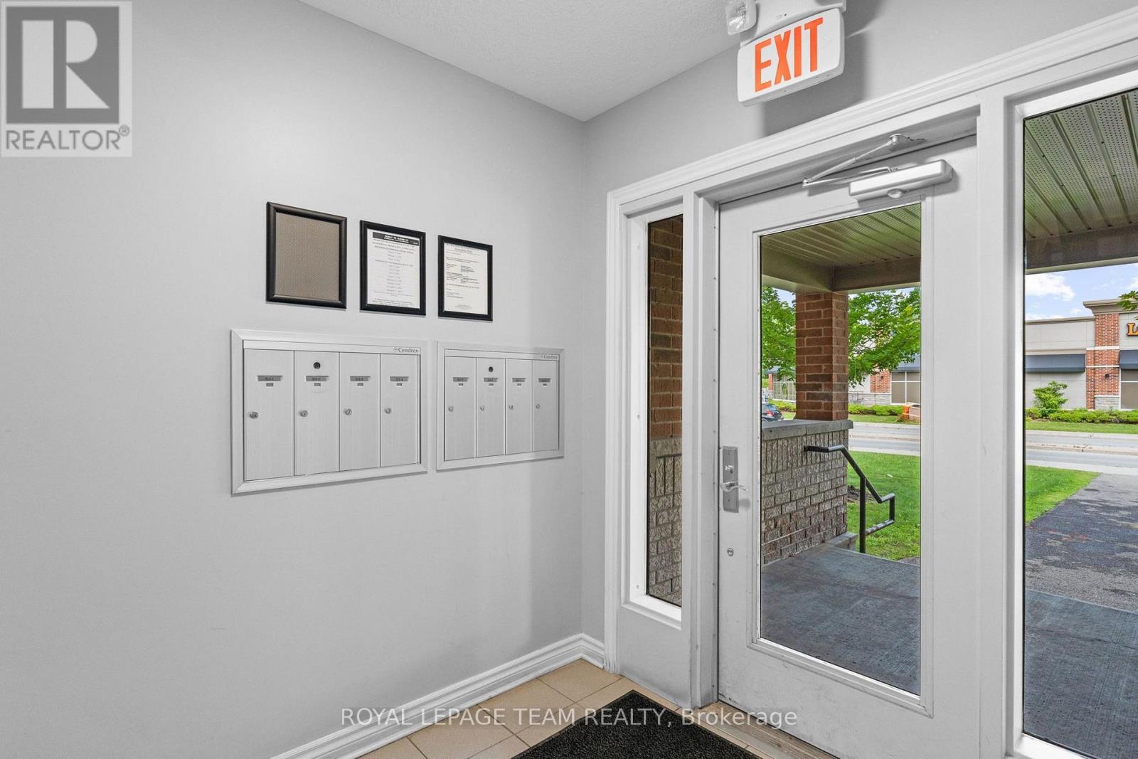 #2 313 CRESTHAVEN DRIVE - 6