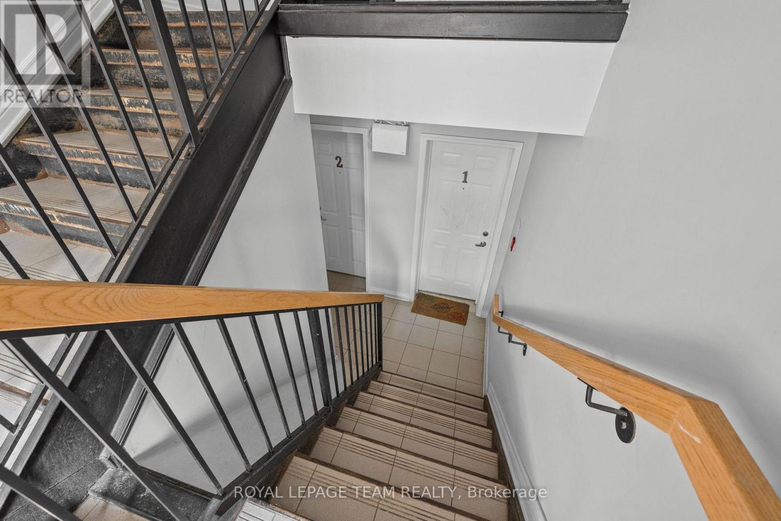 #2 313 CRESTHAVEN DRIVE - 7