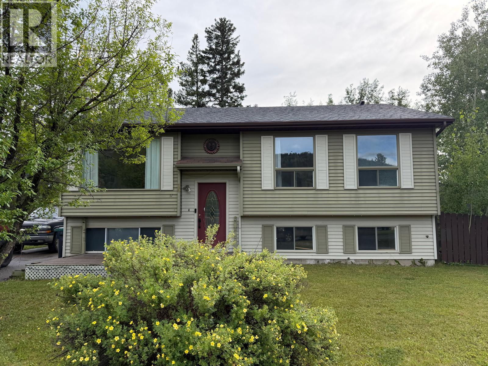 16 Kiskatinaw Place, Tumbler Ridge