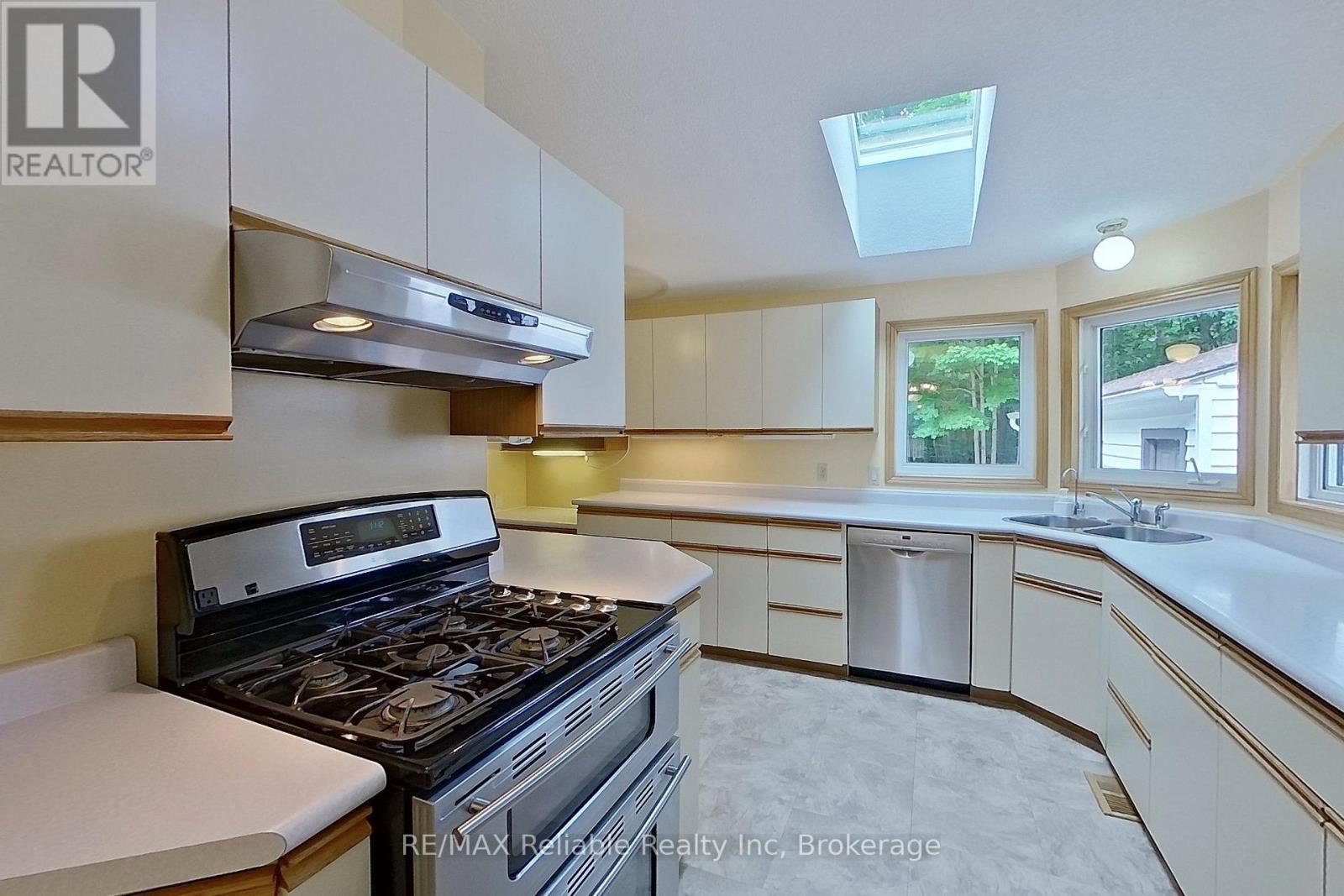 117 TAMARACK DRIVE - Image 10