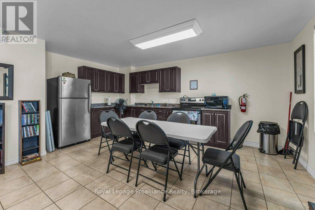 #509 358 QUEEN MARY ROAD - Image 36