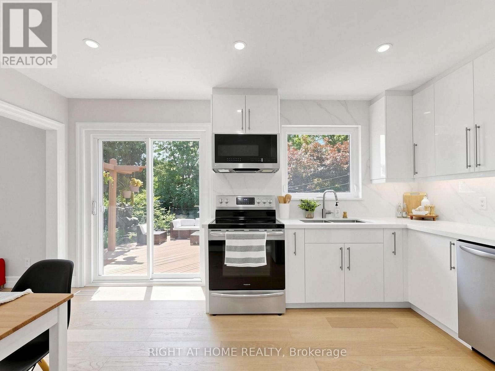 305 PLEASANT AVENUE - Image 17